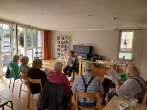 Singen im SeniorenNetzwerk Neu-Ehrenfeld mit Akkordeon